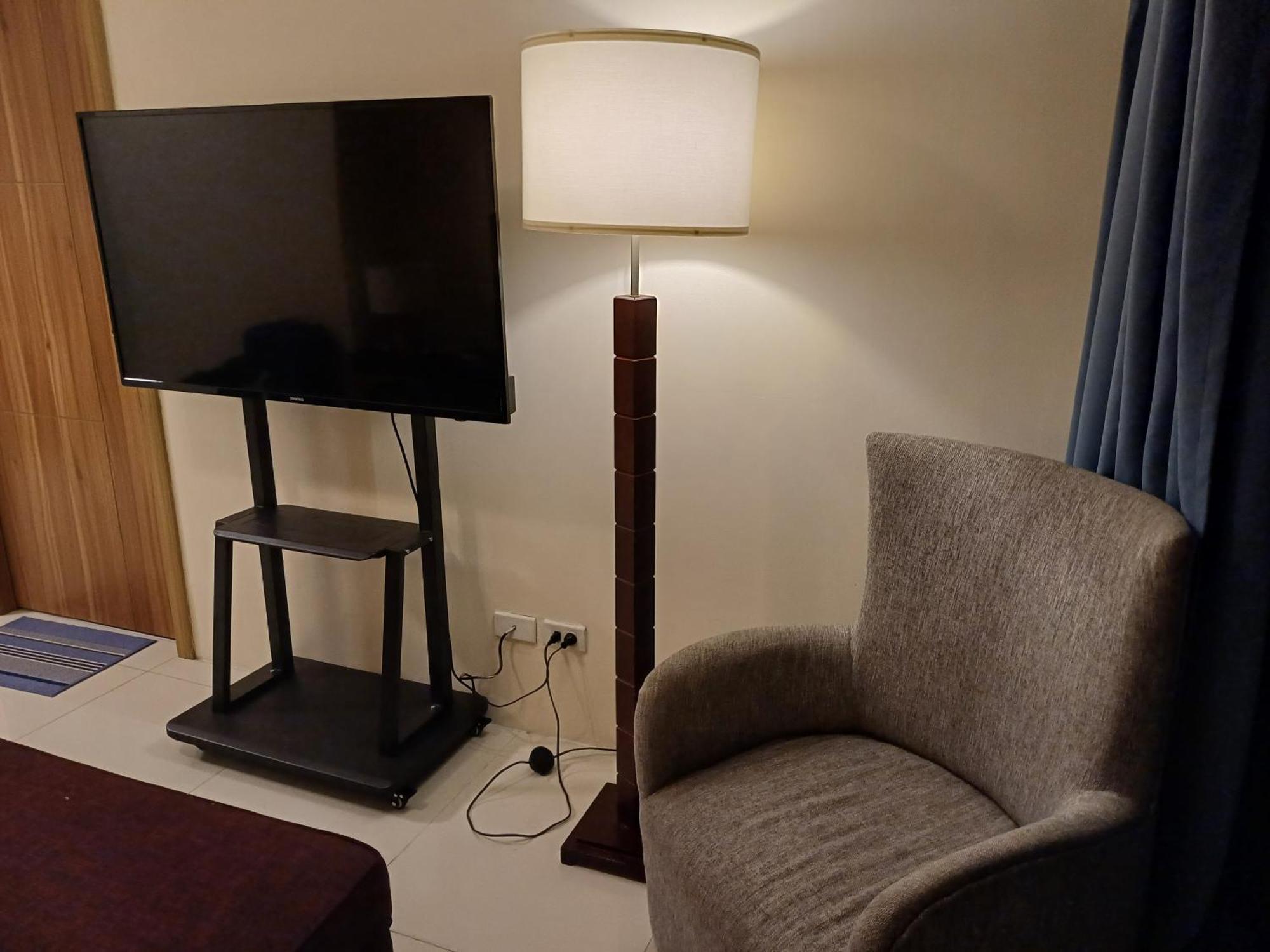 Roxas Blvd Stunning Studio Condo Near Us Embassy Манила Екстериор снимка
